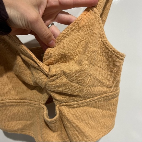 Madewell Cutout Knot-Front Crop Tank Top in Dried Straw - Picture 6 of 9